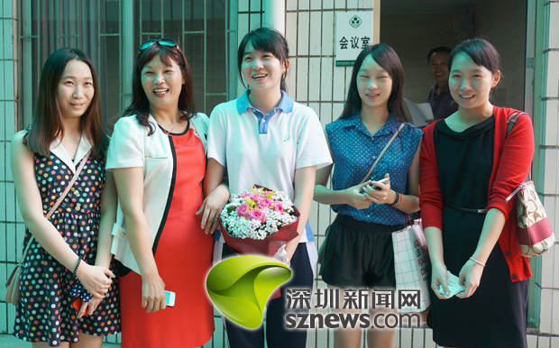 深中女生盧菲婷奪市文科狀元 近半調(diào)查者認為分數(shù)線高