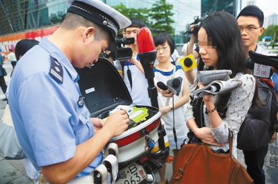 改變習(xí)慣 行人勿闖紅綠燈 與城市一同成長