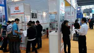 2014深圳機械展客戶了解德國KHC銑刀和金泰克刀柄細(xì)節(jié)圖